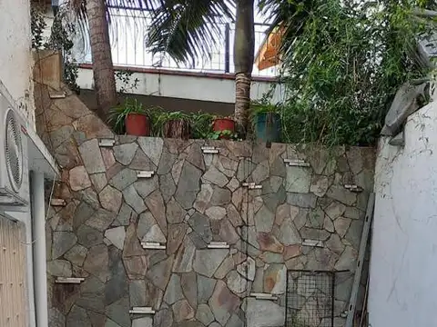 Casa 5 ambientes con 1 baño