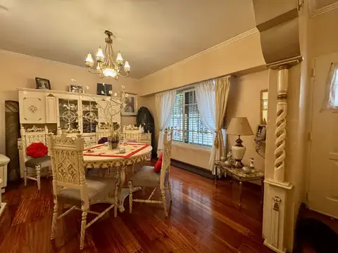 Casa 5 ambientes con 2 baños