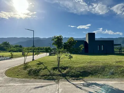Terreno esquina en Country Prados de Yerba Buena