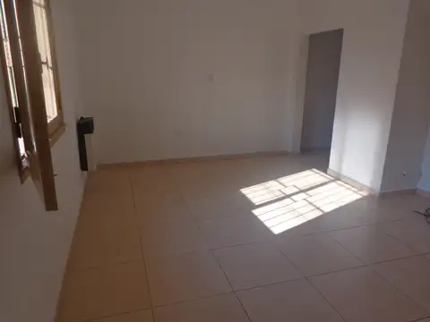 Depto Tipo Casa en Alquiler con 1 cocheras