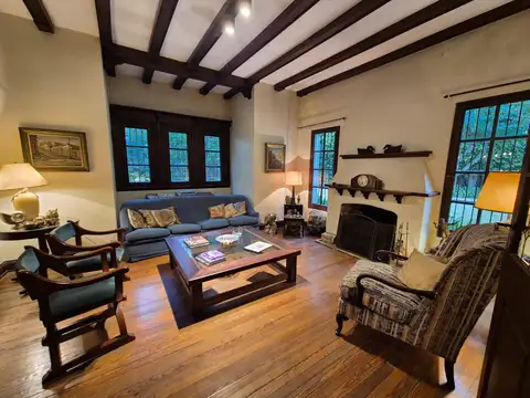 Casa 8 ambientes con 3 baños
