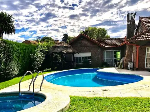 CASA EN VENTA MAPUCHE CC | LOTE 650 M² | 3 DORMITORIOS | PILETA | DESARROLLADA EN PLANTA