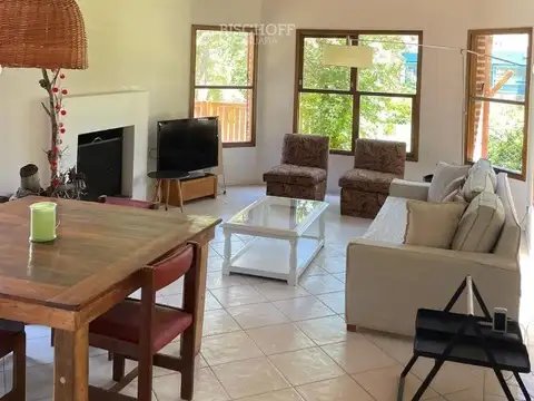 Casa 3 ambientes con 2 baños