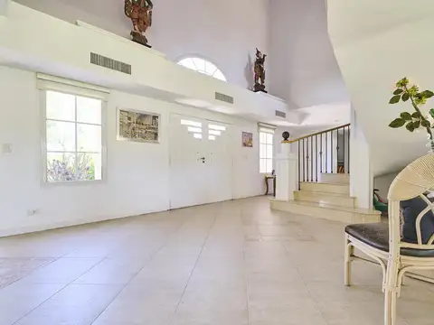 Casa en Venta con 4 cocheras