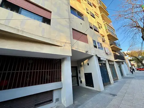 Araujo 2400, Piso 1°