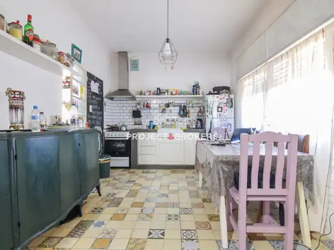 Hermoso y calido chalet estilo vintage renovado hace 6 años en Ituzaingo Norte.