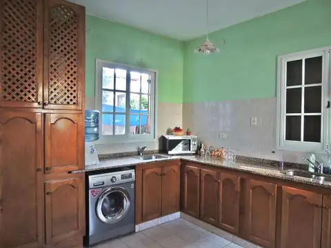 Casa 2 ambientes con 2 baños