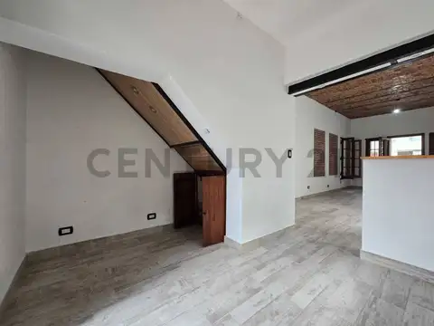 VENTA CASA RECICLADA A NUEVO 5AMB CON PATIO Y TERRAZA - CIUDADELA