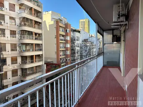 2 ambientes con balcón corrido en  ALQUILER . Caballito. Hidalgo y Neuquén.