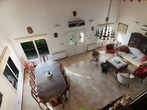 Casa 5 ambientes con 2 baños