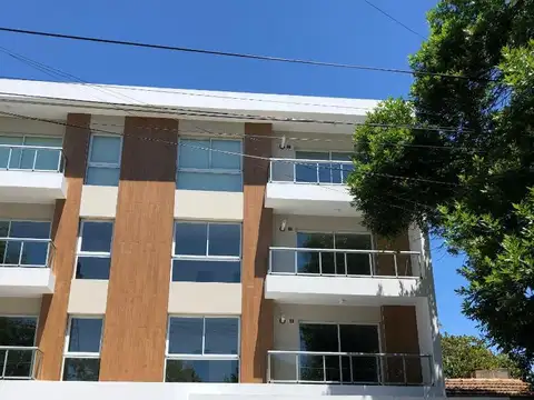 MUY BUEN DEPTO EN EDIFICIO DE MUY BUENA CATEGORÍA - ADROGUE
