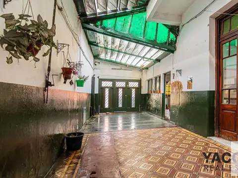 Casa en venta - 5 Dormitorios 2 Baños - Parque Patricios