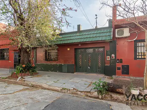 Casa en venta - 5 Dormitorios 2 Baños - Parque Patricios