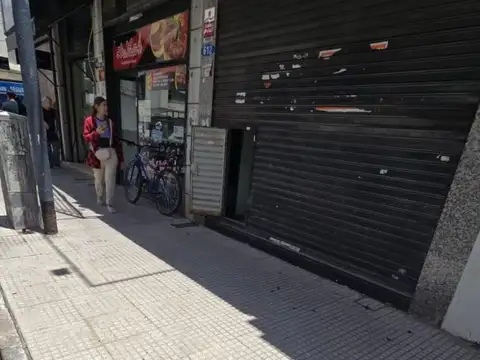 VENTA DE LOCAL EN ONCE SIN EXPENSAS