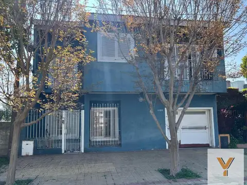Casa en venta - 4 Dormitorios 3 Baños - Cochera - 300Mts2 - La Plata