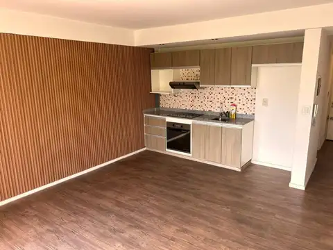 Carlos Pellegrini 300