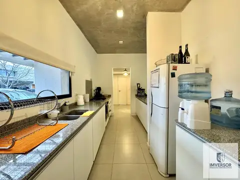 Casa en Alquiler con 2 cocheras