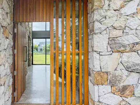 Chalet 5 Ambientes en alquiler - Arenas del Sur