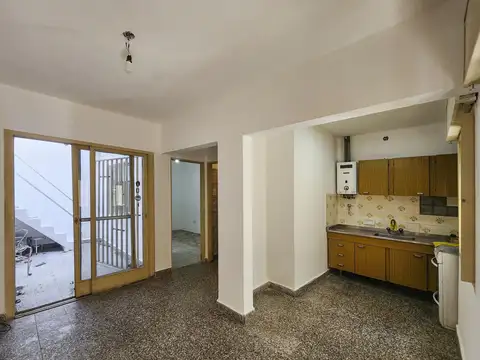 Casa de pasillo con 1 dormitorio, patio y terraza exclusiva