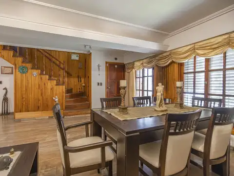 Casa 5 ambientes con 2 baños