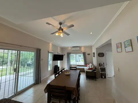 Casa 3 ambientes con 2 baños