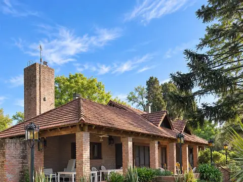 Casa en venta sobre Lisandro de la Torre, Funes | A metros de Ruta 9 | Terreno de 1.424 m²