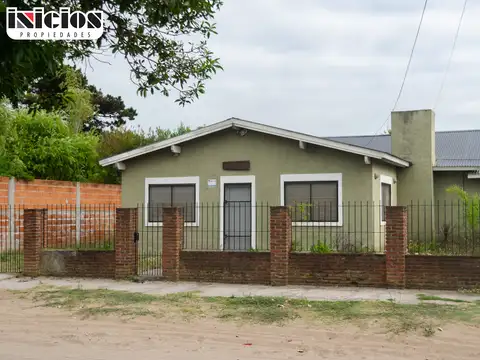 Casa en Lote con Amplio Parque - C713
