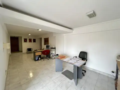 Amplia y luminosa oficina en venta sobre la Av. Santa Fe, en Martínez, con todas las comodidades.