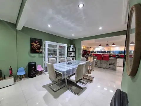 CASA EN VENTA EN ADROGUE ACEPTA FINANCIACIÓN PRIVADA O PERMUTA