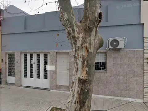 EXCELENTE P.H. AL FRENTE DE 3 AMB CON GARAGE Y TERRAZA 