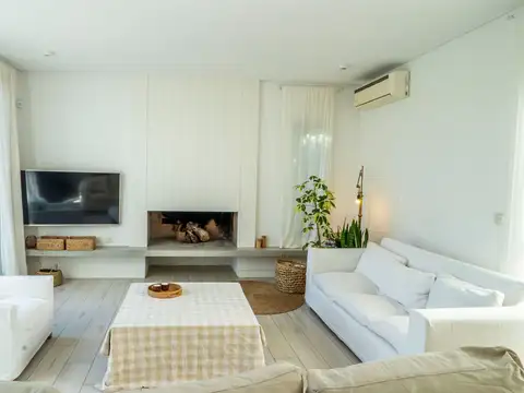 Casa 5 ambientes con 3 baños