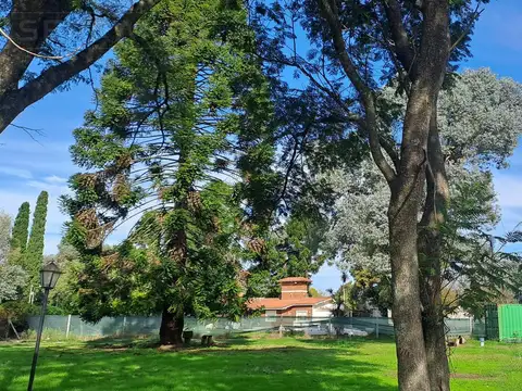 LDO. Venta Lote 2165m2 con mejoras Barrio El Remanso