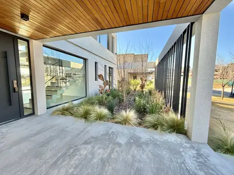 La Calesa Pilará, Crucero General Belgrano 100