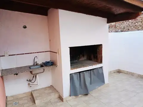 Departamento 2 dormitorios con patio y parrillero –