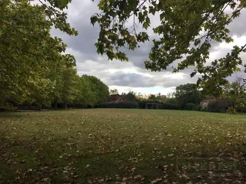Terreno de 1914 m² en esquina en Martindale CC