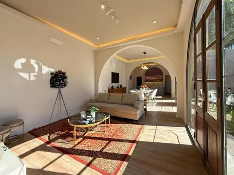 CASA DE 4 DORMITORIOS CON COCHERA QUINCHO Y PILETA