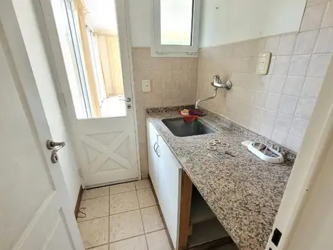 Casa en Alquiler con 2 cocheras