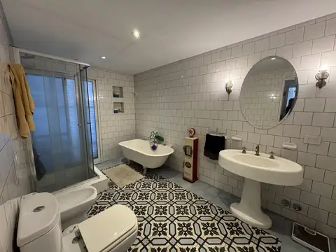 Casa en Venta con 4 cocheras