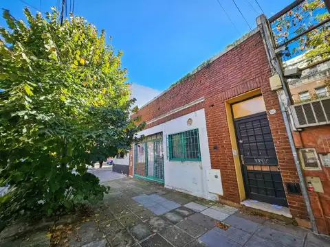 Venta. Casa Lote Propio. 3 Amb. Jardín + Local. P/reciclar. Nuñez / Saavedra