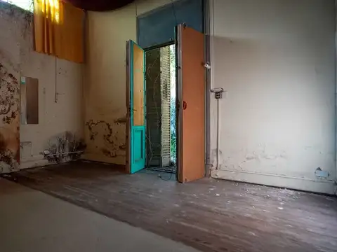 Manuela Pedraza 3000 , Piso 0