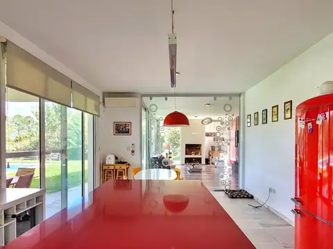 Casa en Venta con 2 cocheras