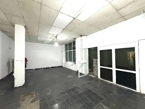 LOCAL COMERCIAL SOBRE AVENIDA a mts PLAZA CONSTITUCIÓN