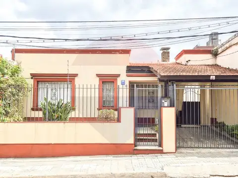 Venta casa de 2 dormitorios en Brazo Oriental.