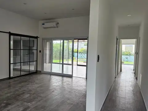 Casa  en Venta en Santa Guadalupe, Pilar del Este, Pilar
