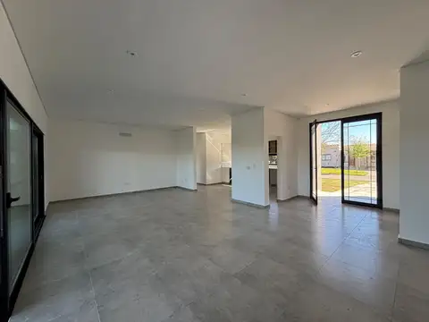 Casa 4 ambientes con 3 baños