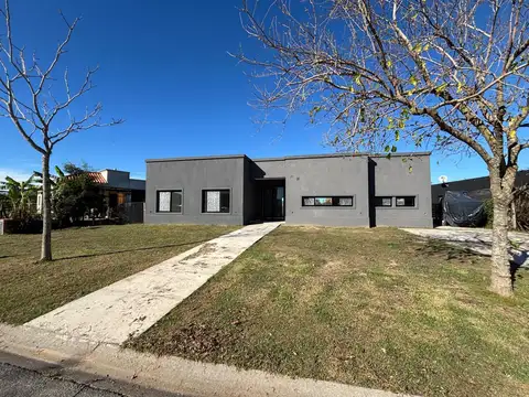 Casa en venta a la laguna a estrenar en B. Norte, El Cantón.