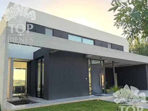 Casa 7 ambientes con 3 baños