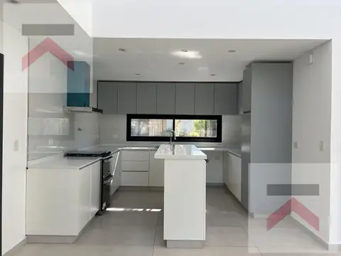 Casa en Alquiler de 3 dormitorios