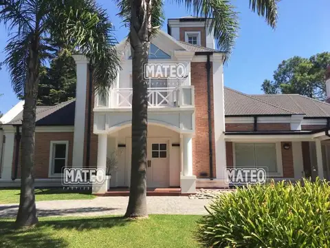 Importante propiedad en la mejor ubicación del country.