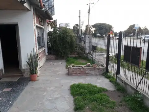 CASA AMERICANA 4 AMB. A RECICLAR-APTA CRÉDITO-BURZACO